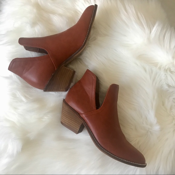 LAST 2️⃣ Vegan Leather Bootie with Block Heel - Picture 6 of 8